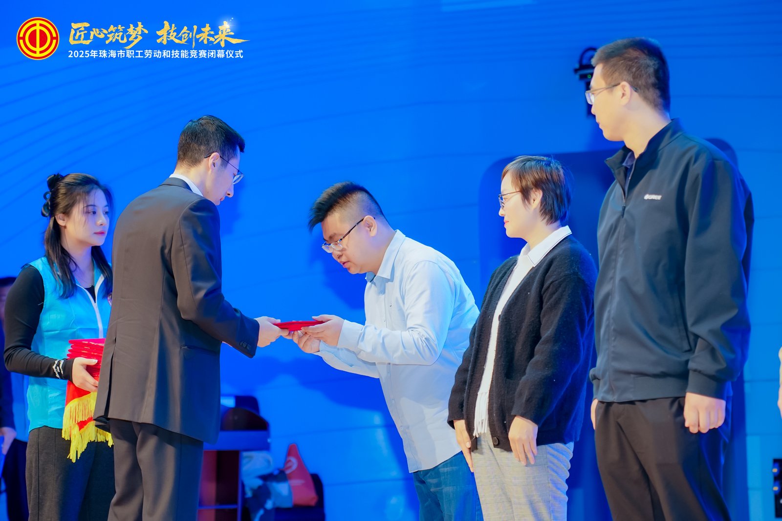 2_1600_3000_gif (4) 2_1600_3000_gif (4)